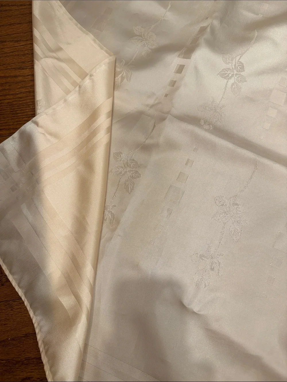 Elegant light peach Floral vintage tablecloth. 69x54